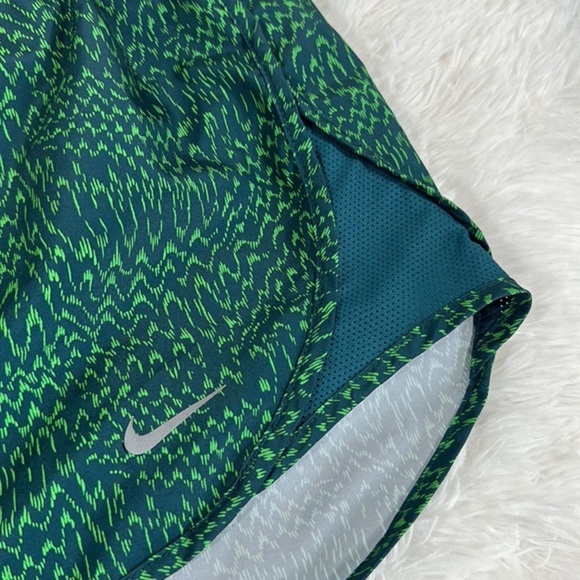 Nike Dri-Fit Green Pattern Running Shorts - Picture 3 of 9